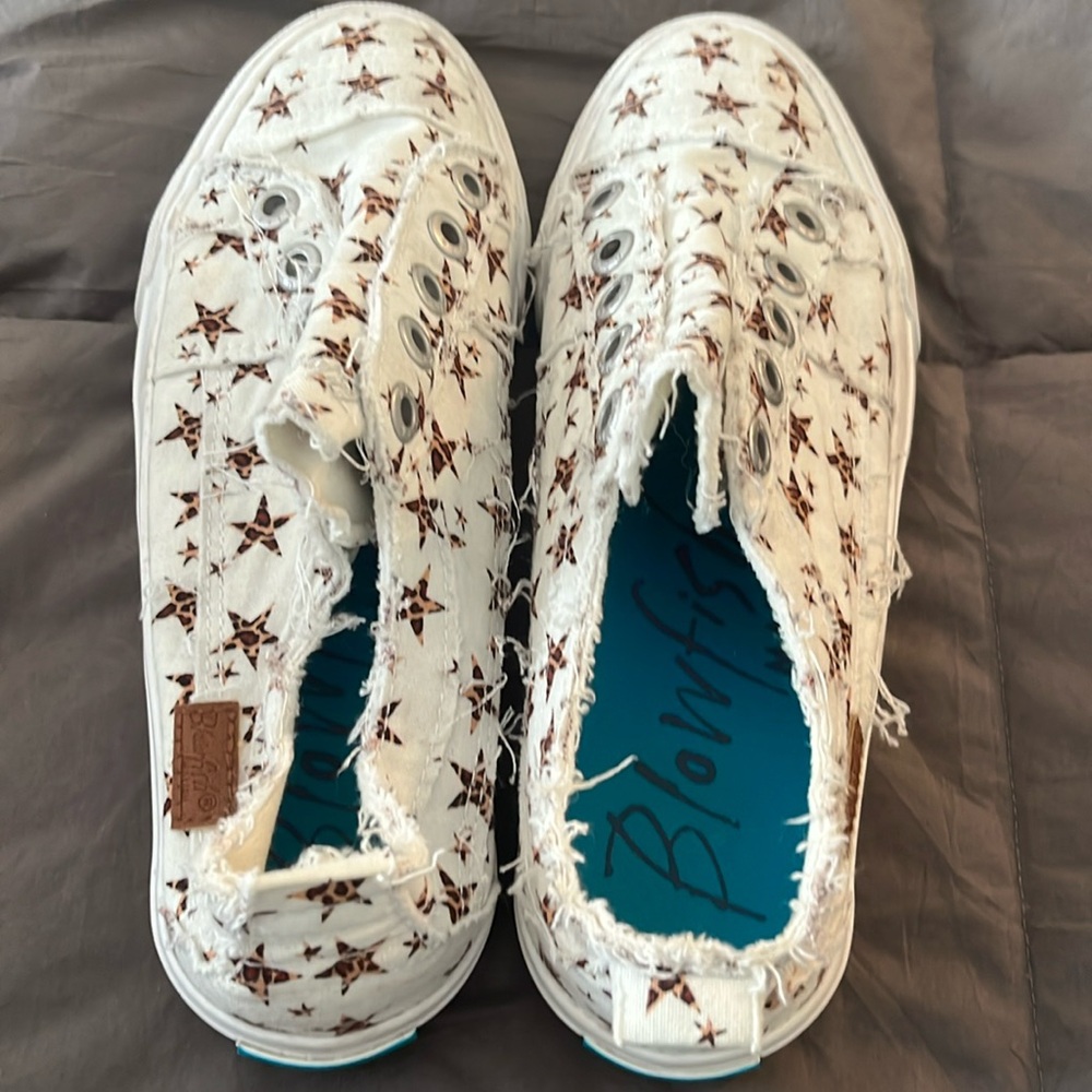 Blowfish Malibu sneakers casual wear never worn new without tags